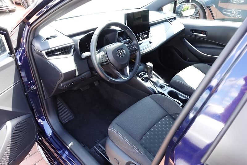 Toyota Corolla 2,0 HEV Comfort Tech TS - fotka 11 z 31