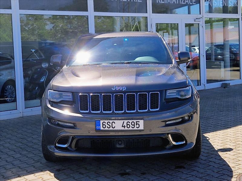 Jeep Grand Cherokee 6,4 i SRT 344kW NAVI TOPSTAV - fotka 8 z 32