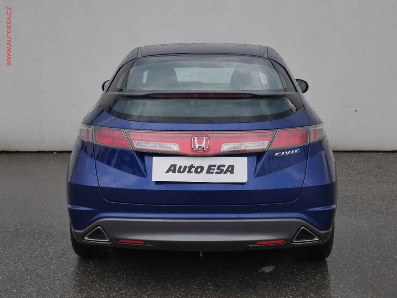 Honda Civic (2010) 1.4i, 2.maj,ČR - fotka 5 z 15
