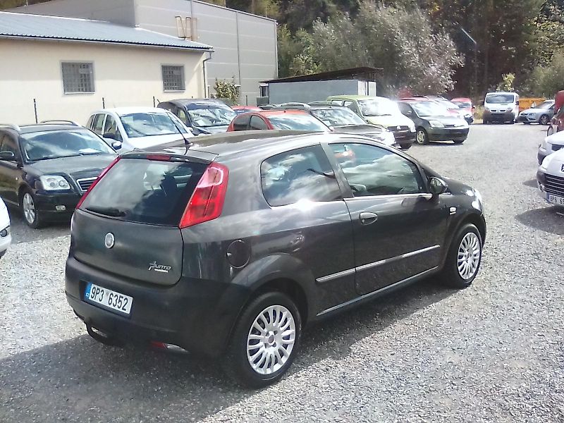 Fiat Punto (2010) 1.2i , 2.majitel - fotka 8 z 32