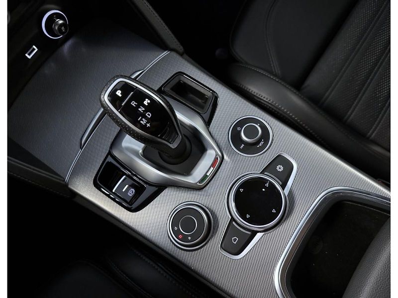Alfa Romeo Stelvio (2023) 2.0T 280k AT8 ZF Q4 4x4 Veloce - fotka 15 z 19