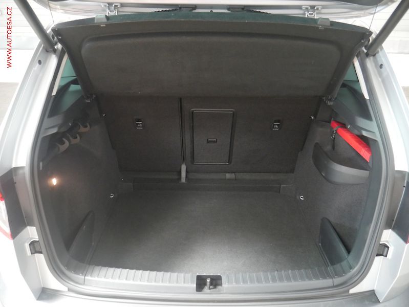 Škoda Karoq (2019) 2.0 TDi, Ambition, LED, navi - fotka 8 z 24