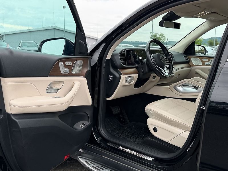 Mercedes-Benz GLE 300 d 4MATIC AMG Burmester - fotka 23 z 37
