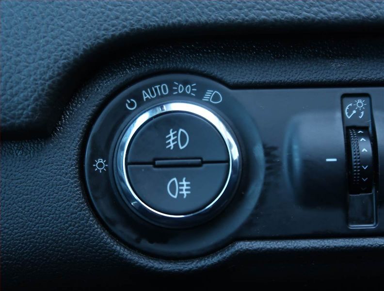 Opel Insignia (2010) 2.0 CDTI, Tažné, zamluveno - fotka 16 z 20