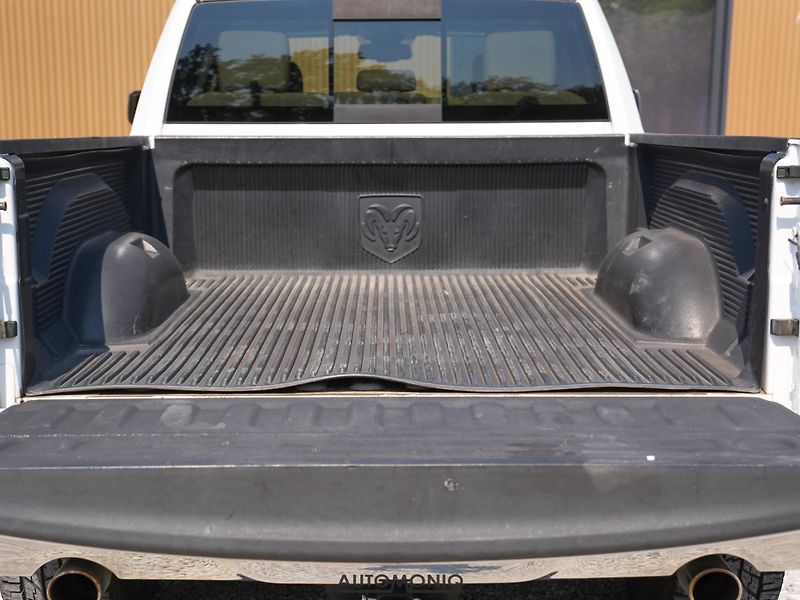 Dodge RAM 1500 (2013) 5.7 Hemi Quadcab LoneStar - fotka 12 z 21