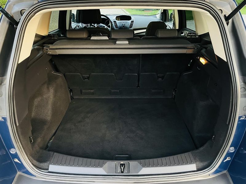 Ford Kuga 2.0TDCi MANUÁL SERVISKA TAŽNÉ  - fotka 22 z 51