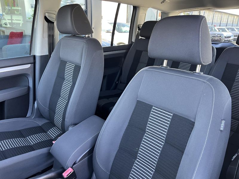 Volkswagen Touran United 1.4TSi 103kw TEMPOMAT - fotka 10 z 40