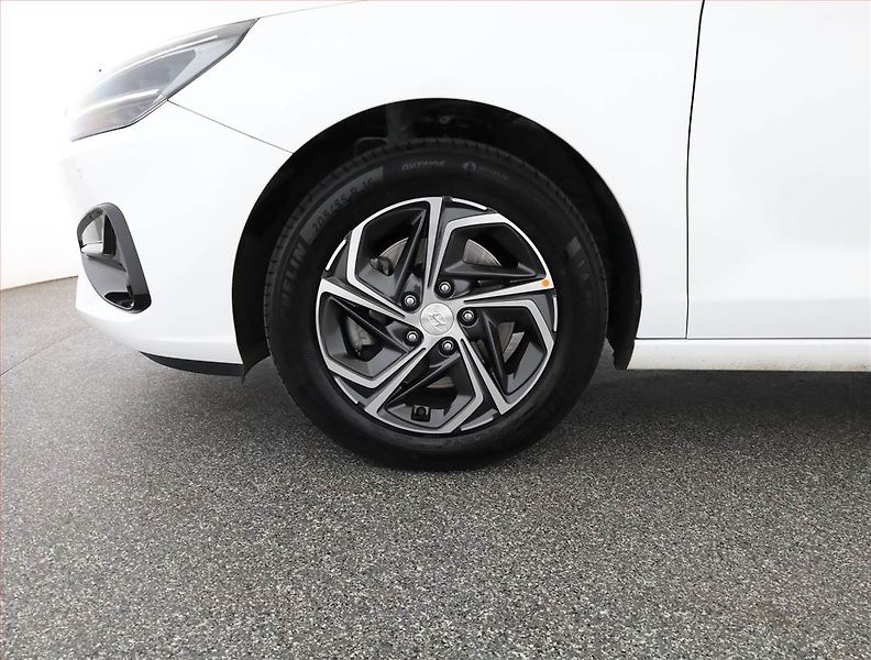Hyundai i30 (2023) 1.5 DPI, Serv.kniha, Navi - fotka 18 z 18