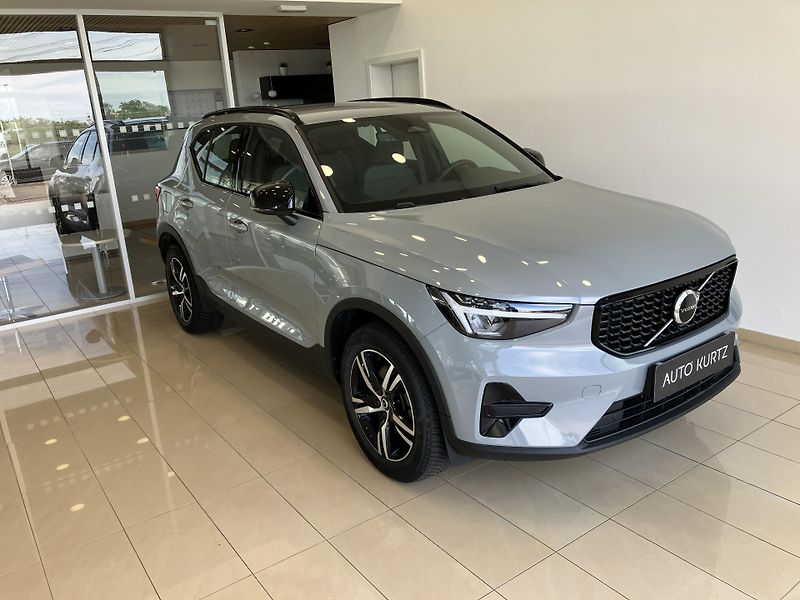 Volvo XC40 B3 FWD Plus Dark AT7 - fotografie inzerátu