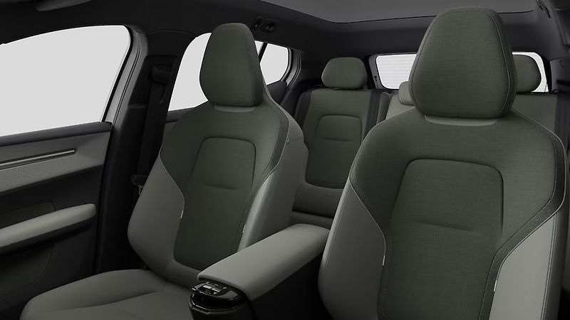 Volvo EX30 (2026) ULTRA, P8 AWD electric, 315 kW - fotka 10 z 13