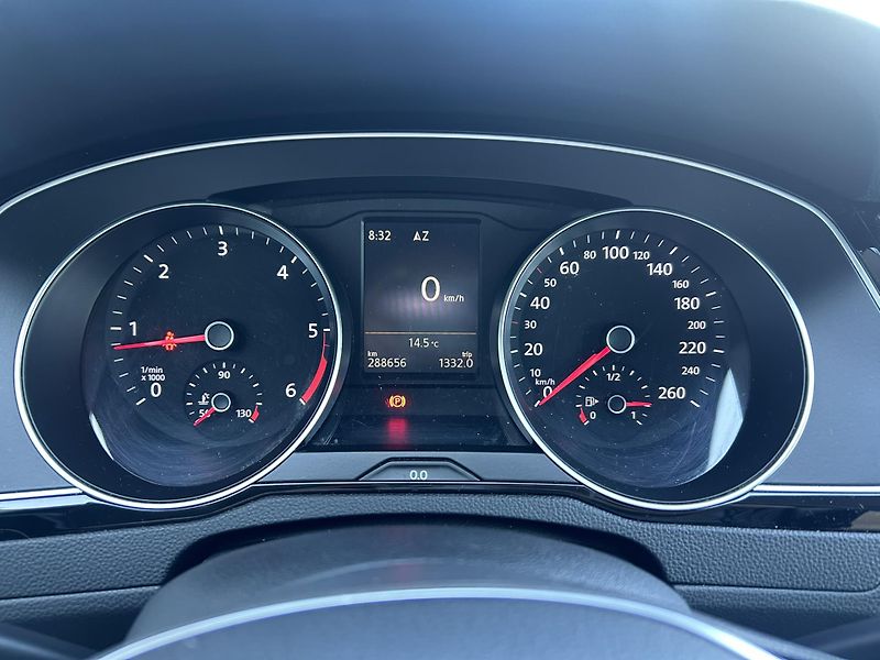 Volkswagen Passat 2.0TDI 110kW HIGHLINE - fotka 13 z 27