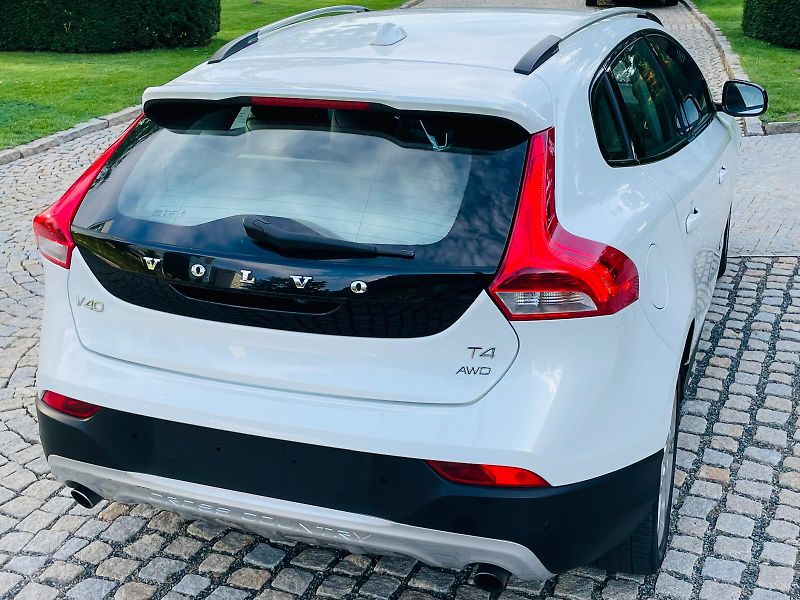 Volvo V40 2.0i AUT 1MAJITEL CROSS COUNTR - fotka 11 z 49