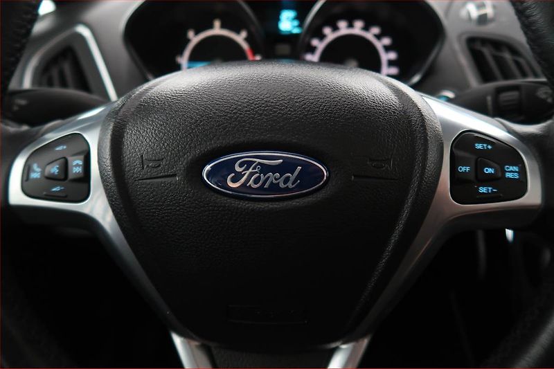 Ford B-MAX (2013) Trend 1.6 TDCi, nová STK - fotka 16 z 18