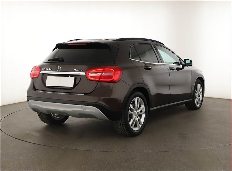 Mercedes-Benz GLA (2017) 220 d 4MATIC - fotka 5 z 21