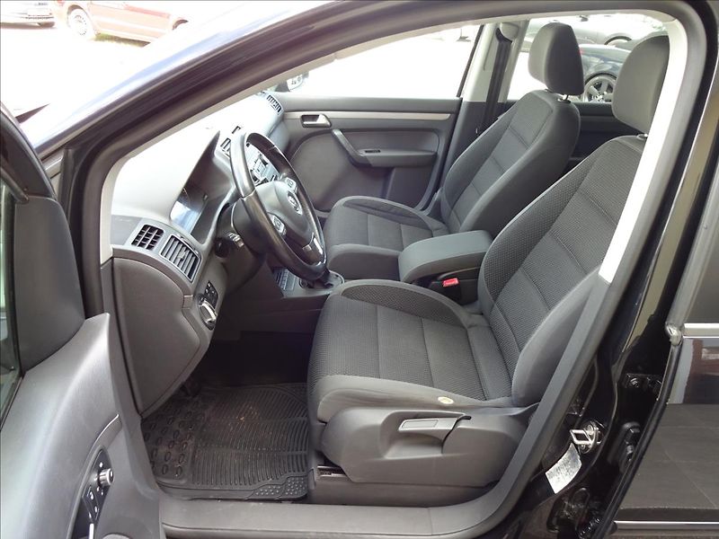 Volkswagen Touran 2,0 TDI 103kW 7.MÍST - fotka 16 z 55