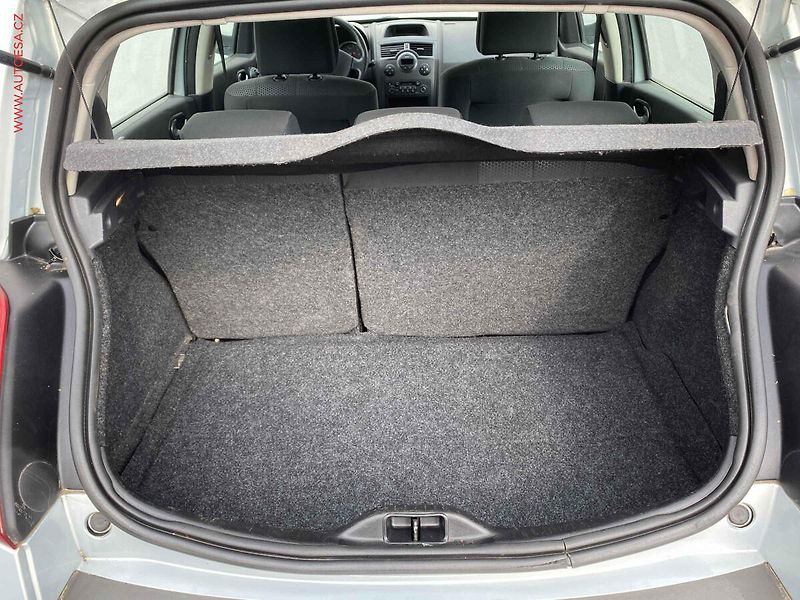 Renault Mégane (2003) 1.6i 16v, Klima - fotka 7 z 15