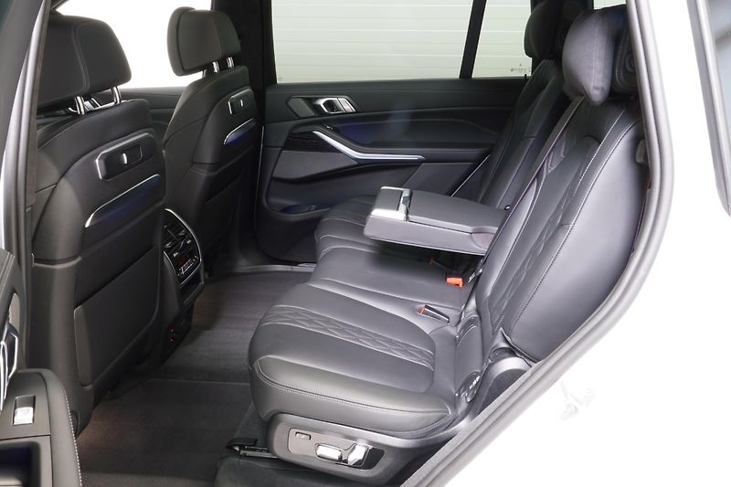 BMW X7 Xdrive40i,Mpaket,ČR,Iconic-G - fotka 27 z 49
