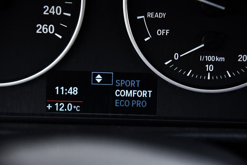 BMW Řada 3 318d (2.0) 6st, NAVI, ALU, PDC - fotka 16 z 51
