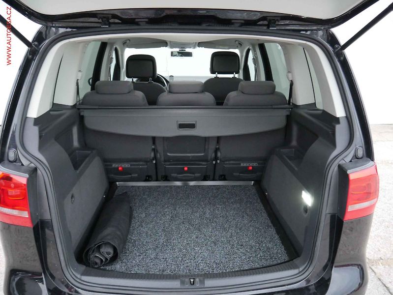 Volkswagen Touran (2014) 2.0TDi, DSG, park.asist - fotka 7 z 16