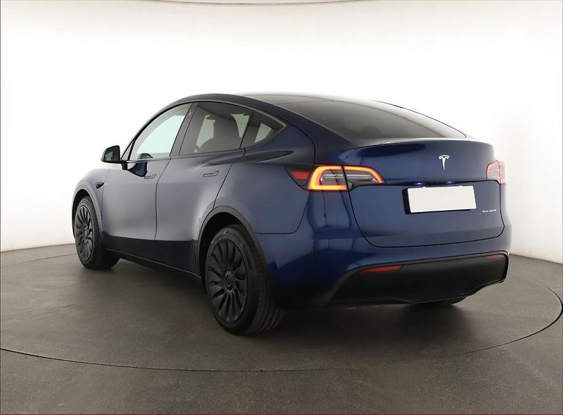 Tesla Model Y (2024) Long Range AWD 79kWh, SoH 95% - fotka 4 z 20