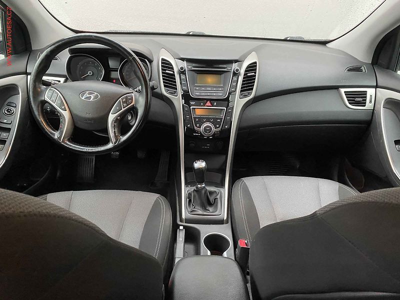 Hyundai i30 (2016) 1.6 GDi, ČR, autoAC - fotka 8 z 17