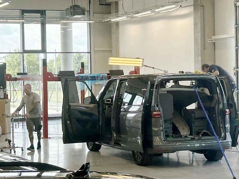 Nedaleko Poděbrad začíná fungovat největší autosalon ojetých aut v Evropě