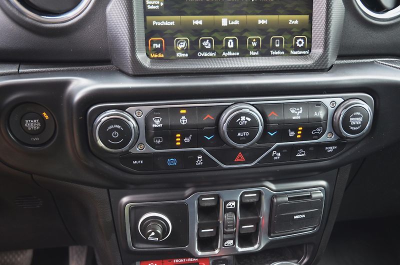 Jeep Wrangler (2022) Rubicon 4xe Unlimited 4x4 / ČR - fotka 30 z 52