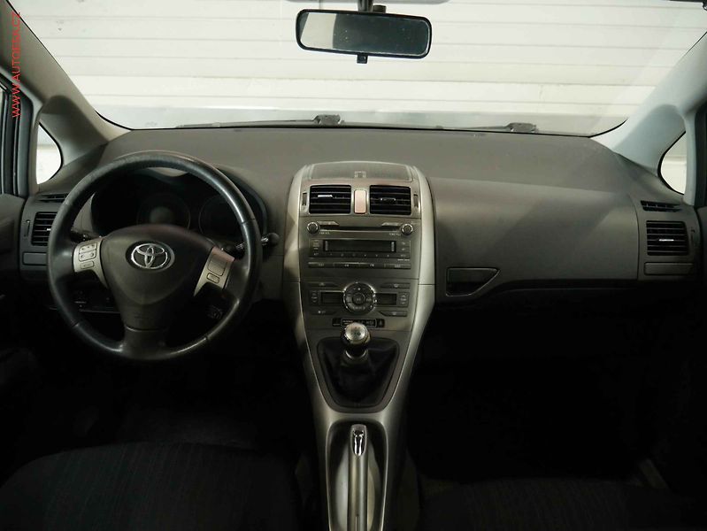 Toyota Auris (2008) 1.6 VVTi, 1.maj, AC, TZ, temp - fotka 8 z 19