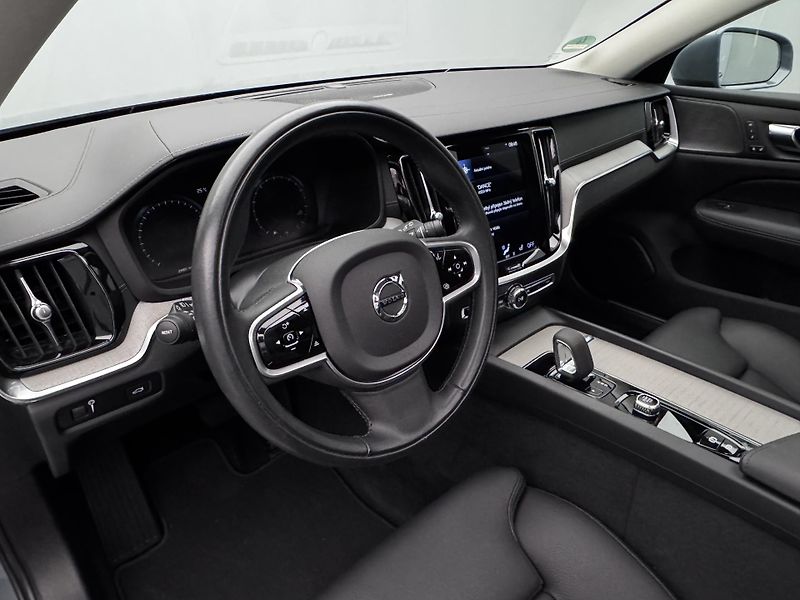Volvo V60 CC MOMENTUM PRO AUT - fotka 22 z 48