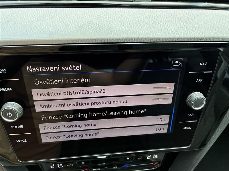 Volkswagen Passat 2,0 TAŽNÉ,IQ LIGHT,KAMERA - fotka 28 z 32