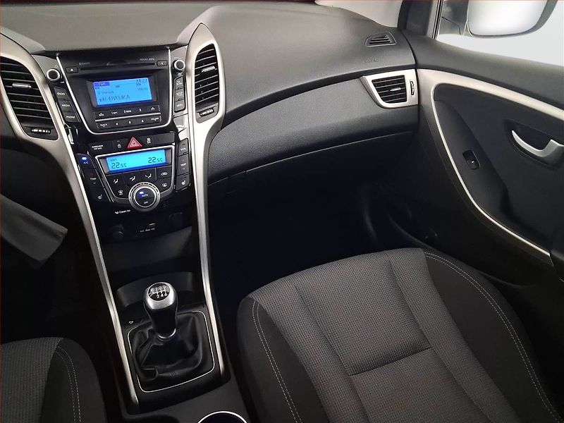 Hyundai i30 (2015) 1.6 MPI, Tempomat - fotka 8 z 20