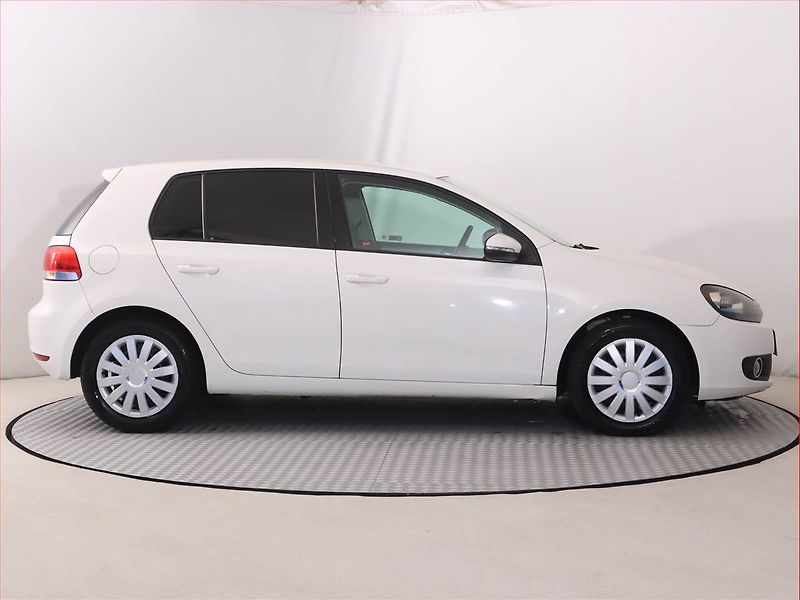 Volkswagen Golf (2011) 1.6 TDI, Automat, Navi - fotka 6 z 16