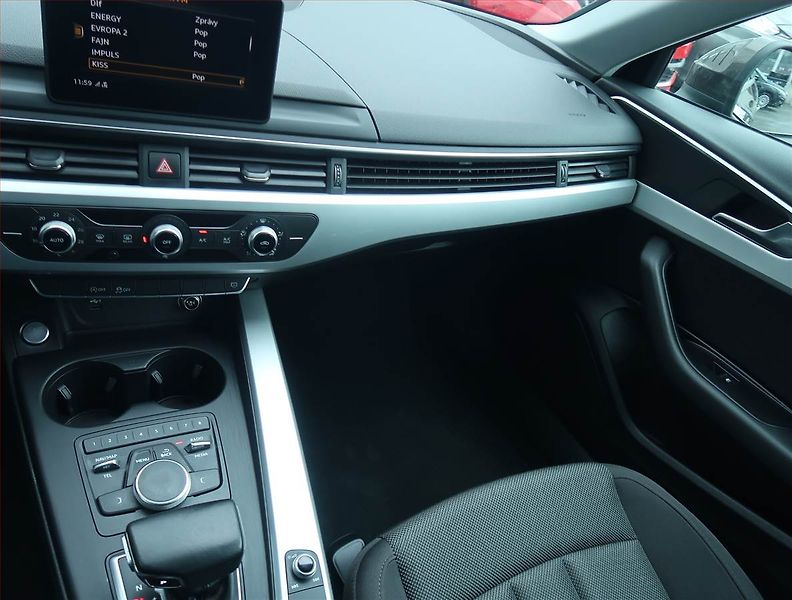 Audi A4 (2018) Sport 2.0 TDI, Automat, Navi - fotka 12 z 17