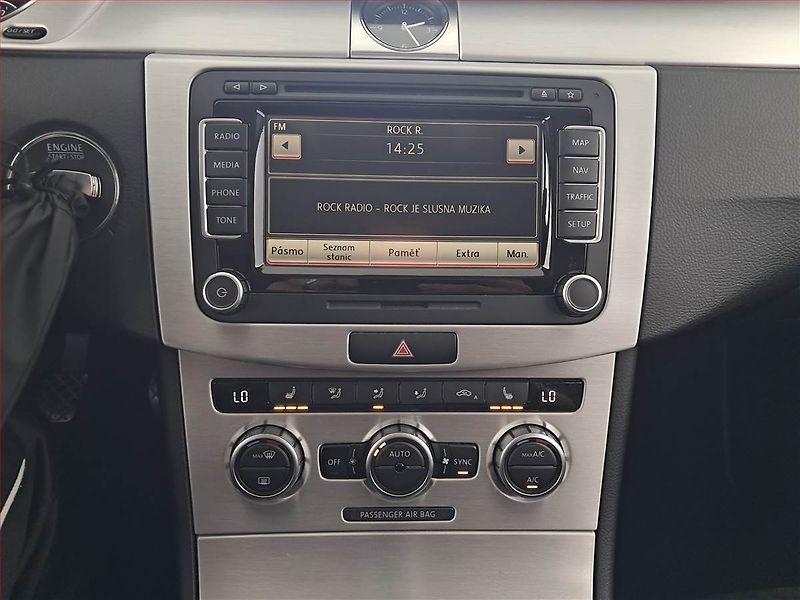 Volkswagen Passat (2013) 2.0 TDI, Navi, Xenony - fotka 12 z 17