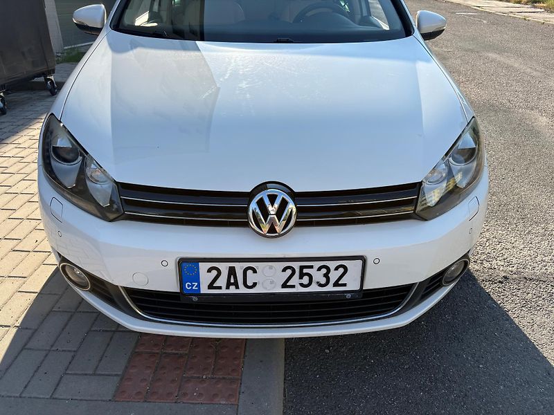 Volkswagen Golf (2011) - fotka 2 z 36