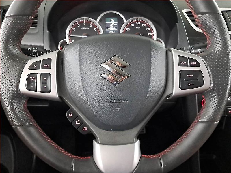 Suzuki Swift (2012) 1.6 Sport, Xenony, Tempomat - fotka 16 z 19