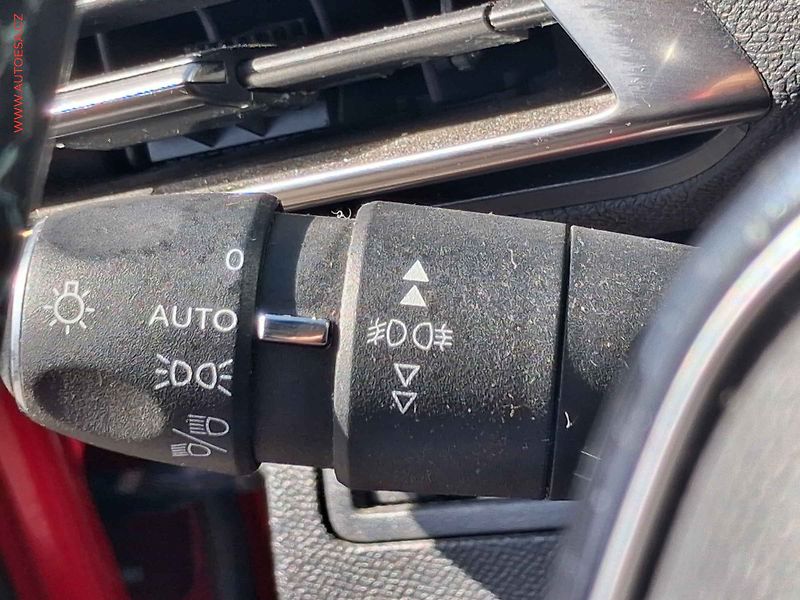 Peugeot 5008 (2020) 1.2 PT, Crossway, kamera, TZ - fotka 18 z 21