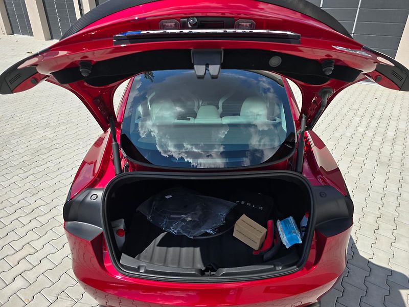 Tesla Model 3 (2024) Performance Highland - fotka 15 z 15