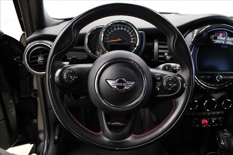 Mini Cooper S 2,0 141 kW JCW 1.majitel - fotka 17 z 31