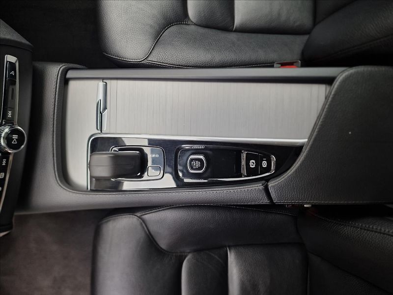 Volvo XC90 B5 AWD MomentumPro, 7-míst,ČR - fotka 35 z 50