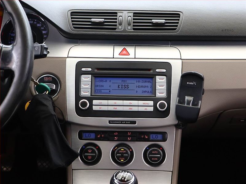 Volkswagen Passat (2007) 2.0 TDI, 4X4, nová STK - fotka 10 z 13