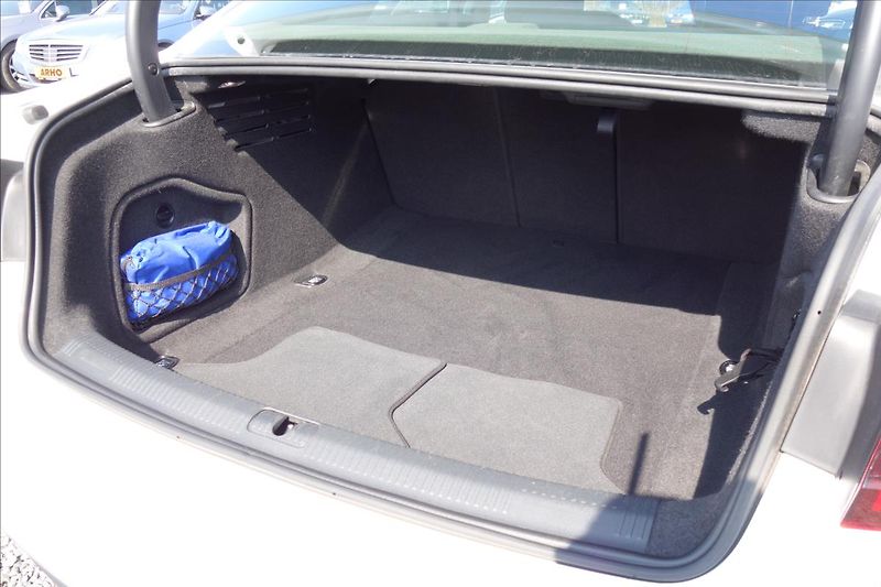 Audi A4 2,0 TDi, ČR, 1 MAJ., SERV. KN. - fotka 15 z 39