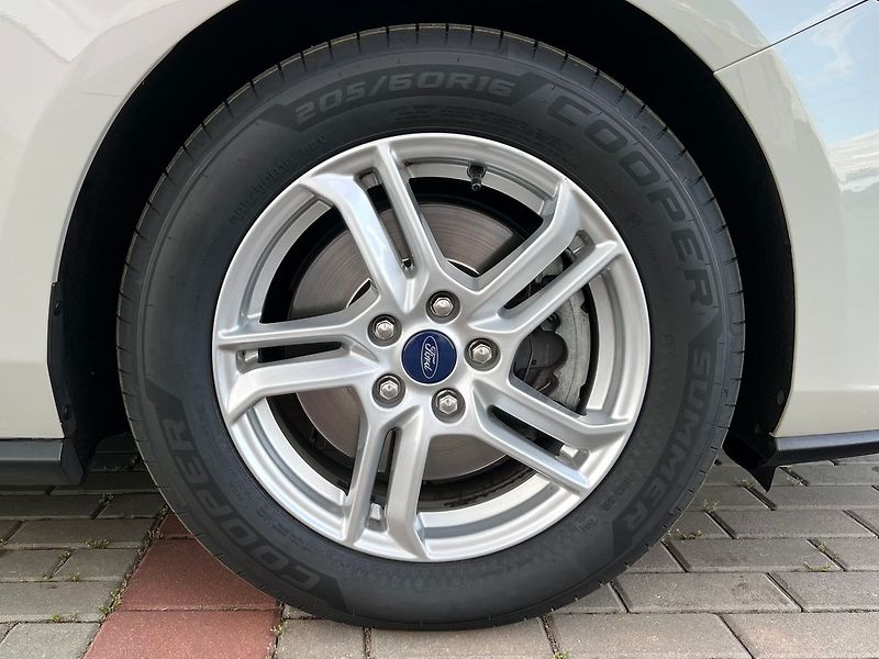 Ford Focus (2021) 1.5TDCi TITANIUM  88kW - fotka 9 z 49