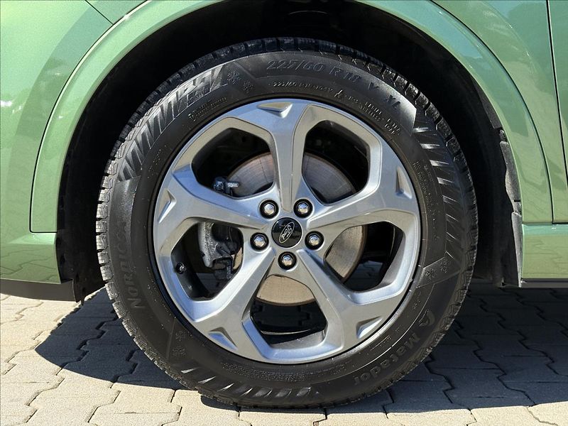 Ford Kuga 1,5 EcoBoost 137 kW ST-Line - fotka 10 z 29