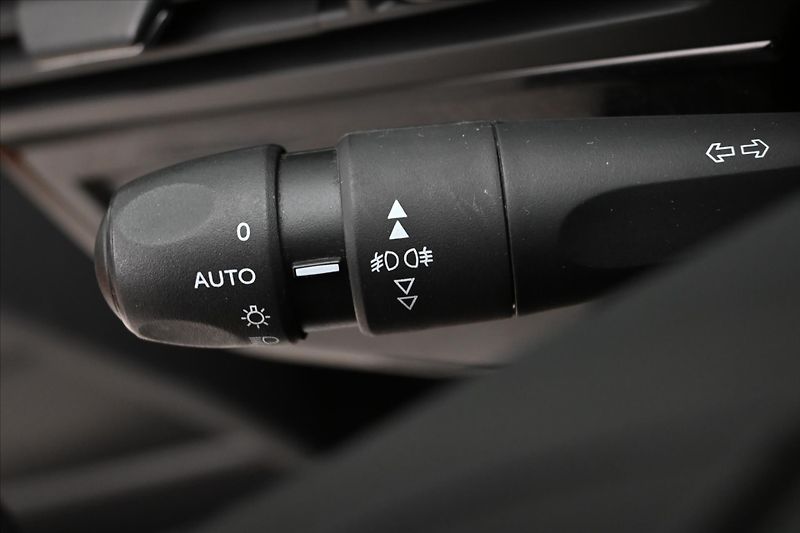Citroën Grand C4 Picasso 2,0 HDI 110 kW 7 míst MANUÁL Z - fotka 22 z 26