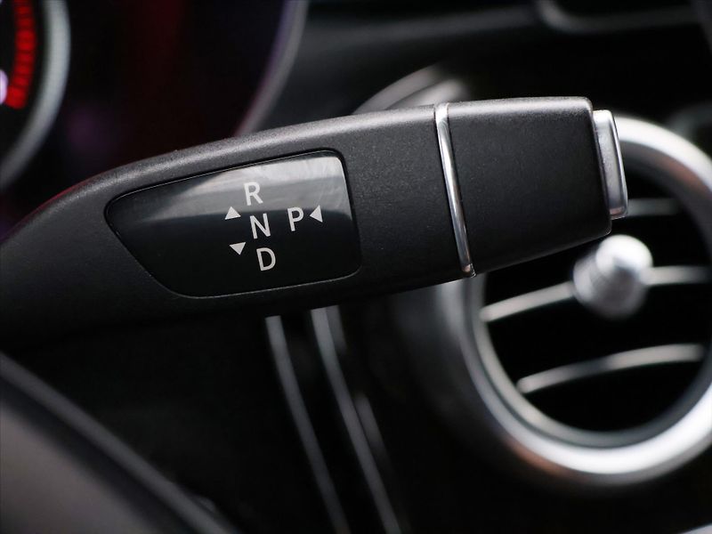 Mercedes-Benz GLC 2,1 220d 125kW 4Matic Aut. LED - fotka 25 z 41