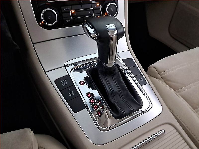 Volkswagen Passat (2010) 2.0 TDI, Automat, po STK - fotka 16 z 18