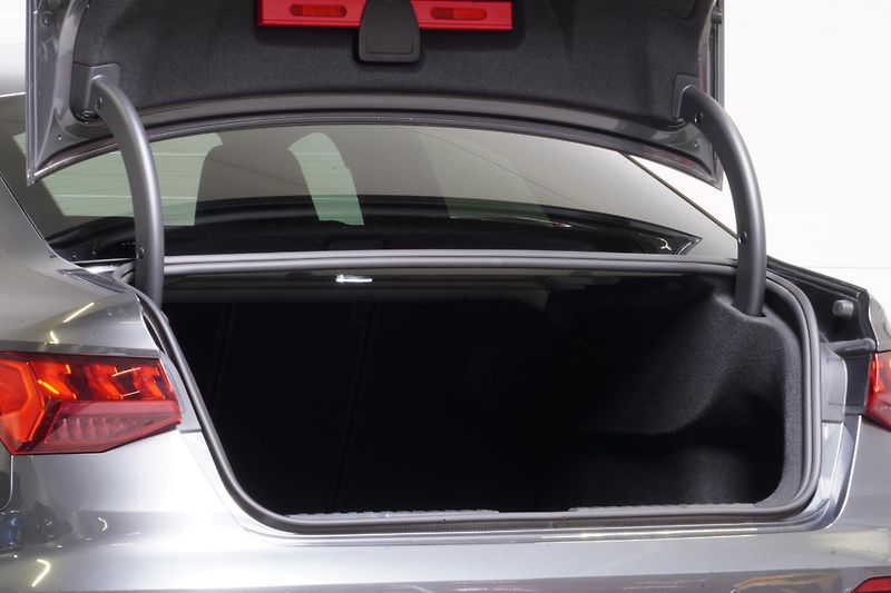 Audi A3 2.0TDI,110kW,S-LINE,ČR,DPH,ACC - fotka 9 z 31
