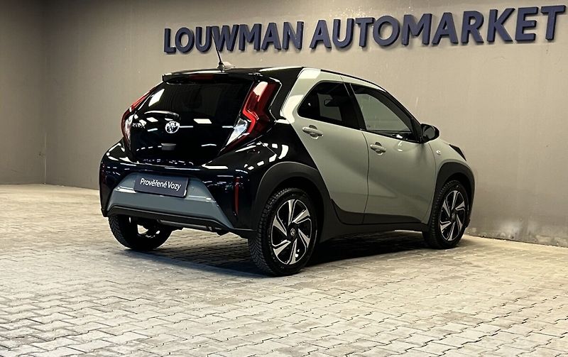 Toyota Aygo 1.0 STYLE TECH VISION - fotka 2 z 16