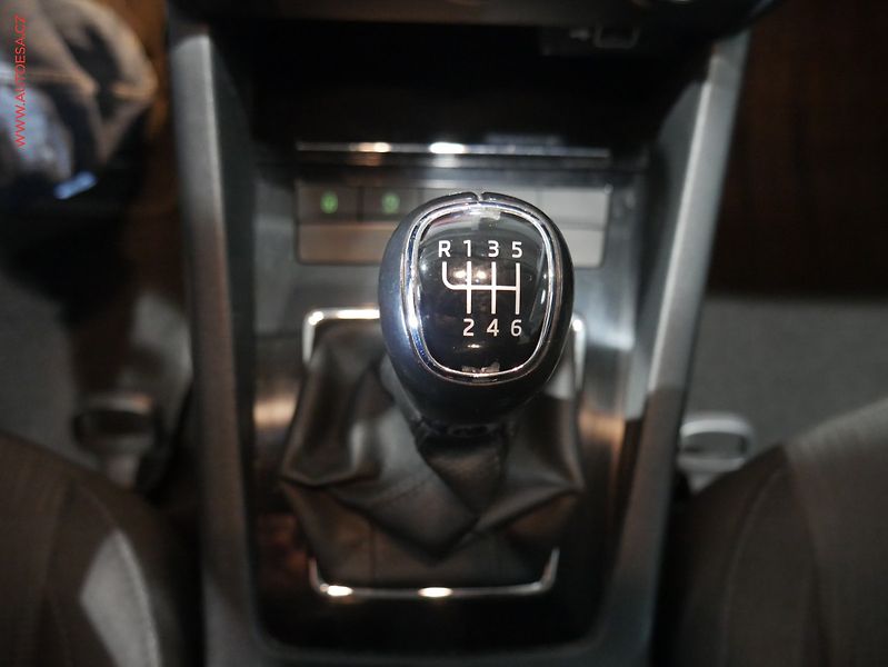 Škoda Octavia (2018) 1.4 TSi, ČR, LED - fotka 18 z 19